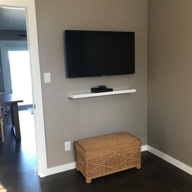 43” TV in daybed room